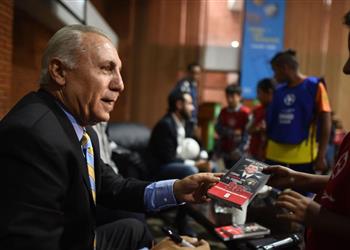 ستويشكوف ميسي أسطورة في كرة القدم ويمتلك شخصية فريدة خارج الملعب