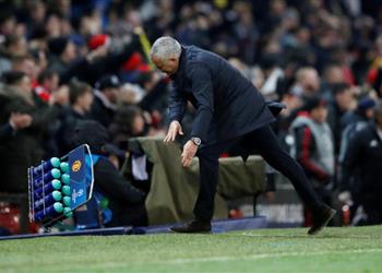 صحيفة ذا صن ت جيب هل ي عاقب مورينيو على احتفاله بهدف فيلايني