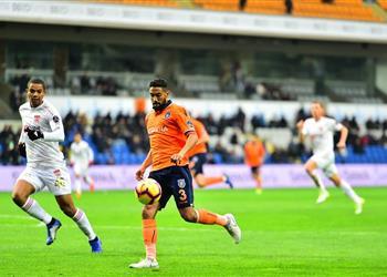 كريم حافظ يشاهد هزيمة باشك شهير أمام سيفاس سبور بالدوري التركي