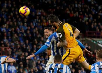 رمضان صبحي يشاهد خسارة هدرسفيلد أمام برايتون على دكة البدلاء