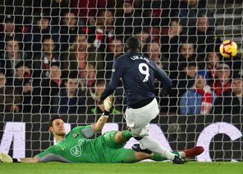 فيديو لوكاكو وهيريرا ينقذان مانشستر يونايتد من الخسارة أمام ساوثهمابتون