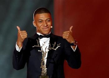 مبابي بعد فوزه بجائزة أفضل لاعب شاب أريد كل الجوائز في العام المقبل
