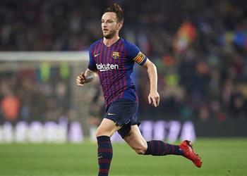 برشلونة يدرس الموافقة على رحيل عدد من نجومه
