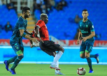عبد الله السعيد وعبد الشافي يشاركان في تعادل أهلي جدة مع الرائد سلبي ا