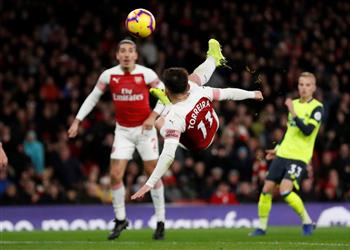 فيديو في غياب محمد النني ورمضان صبحي آرسنال يفوز على هدرسفيلد بصعوبة