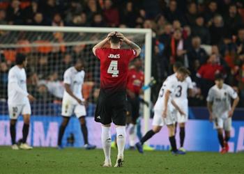 فيديو فيل جونز يدخل تاريخ دوري الأبطال من الباب الخلفي