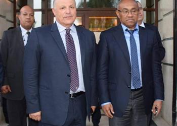 تفاصيل حوار رئيس الاتحاد الإفريقي مع هاني أبو ريدة عن تنظيم مصر لـ كان 2019