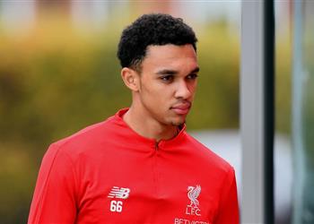 تقارير تكشف مدة غياب أرنولد عن ليفربول