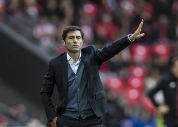 مدرب فالنسيا يكشف حقيقة التعاقد مع سواريز من برشلونة