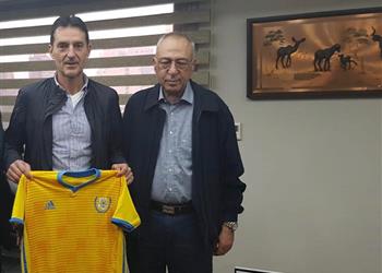 رسمي ا البلجيكي يانيفسكي مدير ا فني ا للإسماعيلي