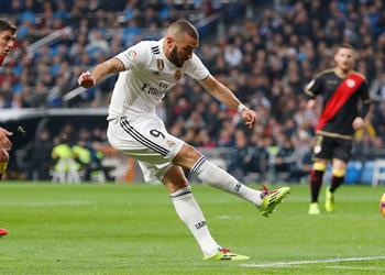 فيديو بنزيما يقود ريال مدريد للفوز على رايو فاييكانو بالدوري الإسباني