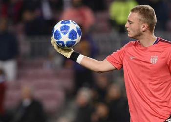 أسطورة هولندا يحرض سيليسين على الرحيل عن برشلونة