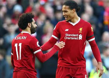 فان ديك يدافع عن محمد صلاح لا يستطيع الابتسام في كل ثانية من اليوم