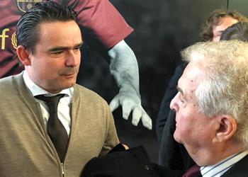 مدير أياكس ننتظر تعاملا مثاليا من برشلونة في مفاوضات دي ليخت ودي يونج