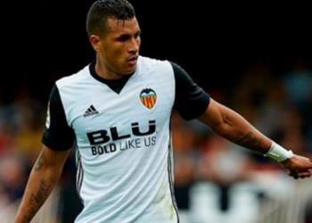 مؤشر جديد يقرب مدافع فالنسيا من الانتقال لبرشلونة