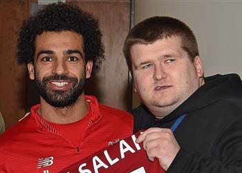 مشجع كفيف يشكر محمد صلاح على دعوته زيارتي لليفربول كانت رائعة ولن ت نسى