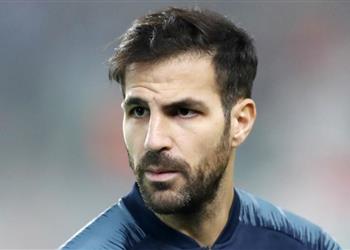 لاجازيتا ناد فرنسي ينافس ميلان على ضم فابريجاس