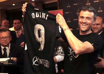 إنريكي يدافع عن إيسكو موهبة استثنائية