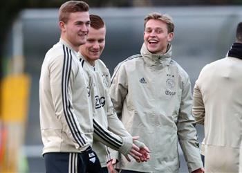 وكيل دي يونج يرفع حالة التأهب بين كبار أوروبا والأولوية لبرشلونة