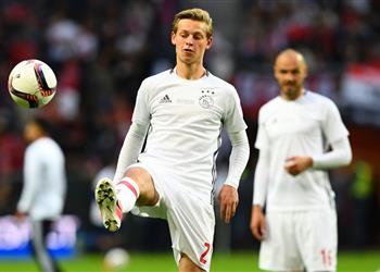 برشلونة يصل لإتفاق مع أياكس بشأن دي يونج