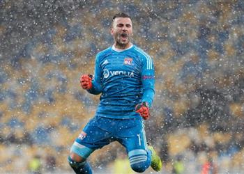 حارس مرمى ليون نؤمن بقدرتنا على إقصاء برشلونة