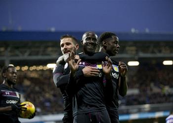 في غياب أحمد المحمدي أستون فيلا يتخطى كوينز بارك رينجرز في الشامبيونشب