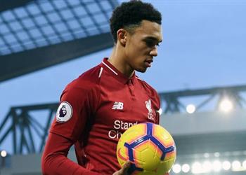 أرنولد يبرز أهمية دور المدافعين في انتصارات ليفربول بأنفيلد