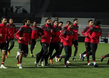 ثنائي الأهلي يعود للتدريبات الجماعية وفحص طبي لـ عاشور