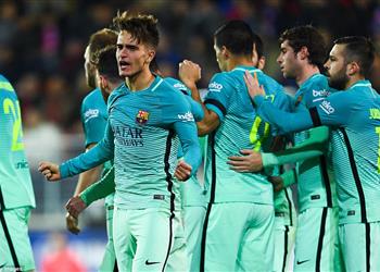 فالنسيا يدرس بيع ثنائي الفريق لضم لاعب برشلونة