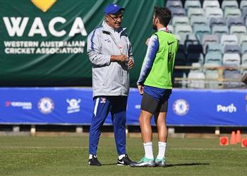 ساري يحث فابريجاس على البقاء في تشيلسي