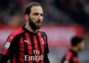 ميلان يوضح حقيقة عرض تشيلسي لضم هيجواين