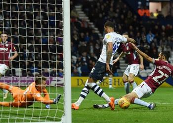 أحمد المحمدي يسجل بالخطأ ويتسبب في تعادل أستون فيلا مع بريستون