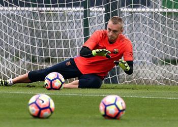 برشلونة يضع شرط ا واحد ا للموافقة على رحيل سيليسين