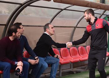 لاسارتي يتحفظ على أرضية التتش في مرانه الأول مع الأهلي