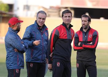 مران الأهلي لاسارتي يوجه المهاجمين والمدافعين وفتحي يؤدي تدريبات تأهيلية