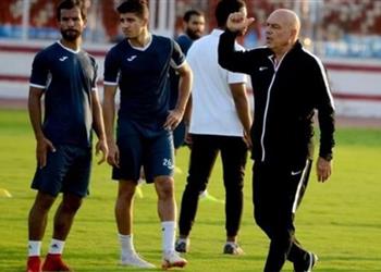 مران الزمالك جروس يحفز اللاعبين قبل مباراة الاتحاد ويفرض برنامج ا تأهيلي ا لتجنب الإجهاد