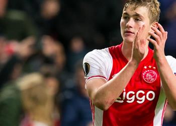 يوفنتوس يعرض مهاجمه على أياكس لخطف صفقة دي ليخت من برشلونة