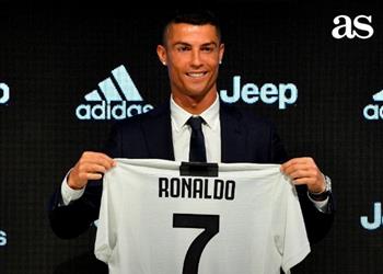 كريسيتيانو رونالدو يحقق رقما قياسيا جديدا على وسائل التواصل الإجتماعي