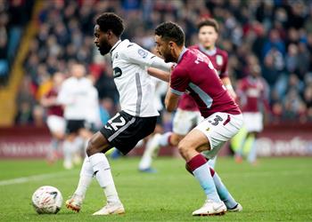 أستون فيلا يودع كأس الاتحاد بخسارته أمام سوانزي سيتي في غياب المحمدي