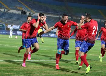 الأهلي يسعى لمصالحة جماهيره على حساب سموحة في الدوري