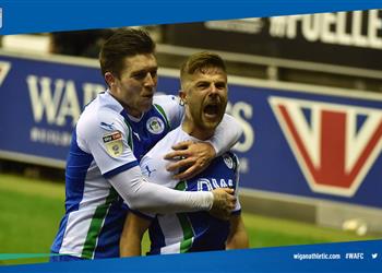 سام مرسي ي شارك في فوز ويجان على أستون فيلا في غياب أحمد المحمدي