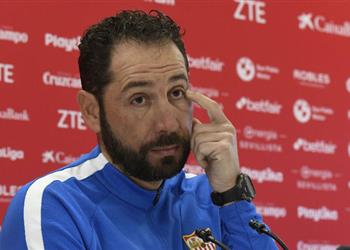 مدرب إشبيلية أثق في قرارات التحكيم الإسباني قبل مواجهة ريال مدريد