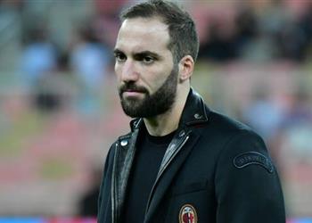 رد غريب من هيجواين على أنباء انتقاله لتشيلسي