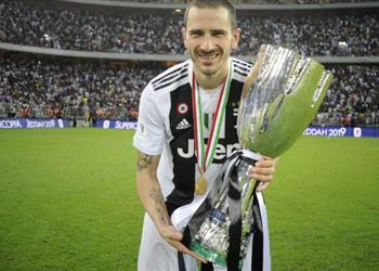 بونوتشي يكشف سر انفعال هيجواين وحديثهما بعد السوبر الإيطالي