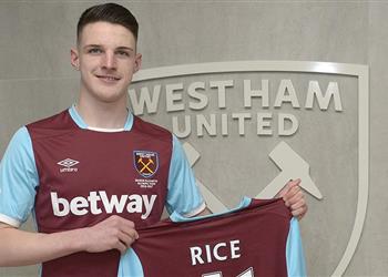 مدرب وست هام يتحدث عن ارتباط لاعبه بمانشستر سيتي