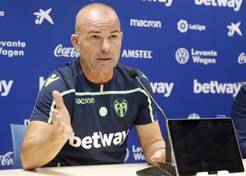 مدرب ليفانتي يوضح موقفه من تقديم شكوى ضد برشلونة بشأن تشومي