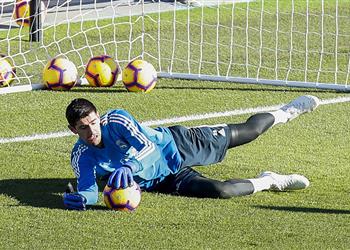 ريال مدريد يستعيد خدمات كورتوا قبل مواجهة إشبيلية