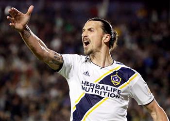 إبراهيموفيتش يكشف سبب بقاءه مع لوس أنجلوس جلاكسي