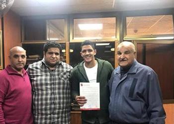 رسمي ا الأهلي يضم مدافع الألومنيوم أربعة مواسم ونصف