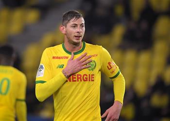 كارثة جديدة في البريميرليج انباء عن تحطم طائرة على متنها مهاجم كارديف الجديد